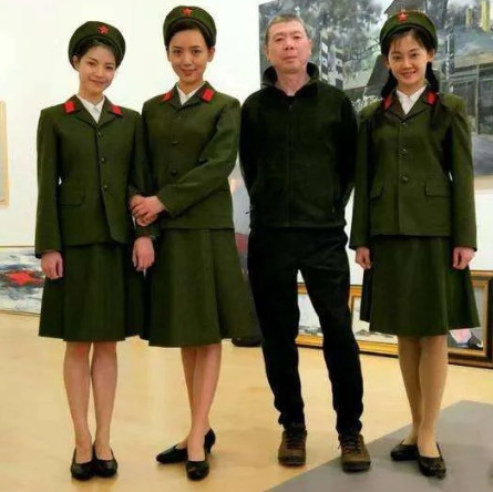2017年，冯小刚为《芳华》选女主时，面试了1000多个姑娘，经过几轮筛选后冯小