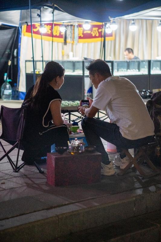 我感觉现在人都太难了[哭哭]我家房子租给了40多岁的中年夫妇，男的在工地上当