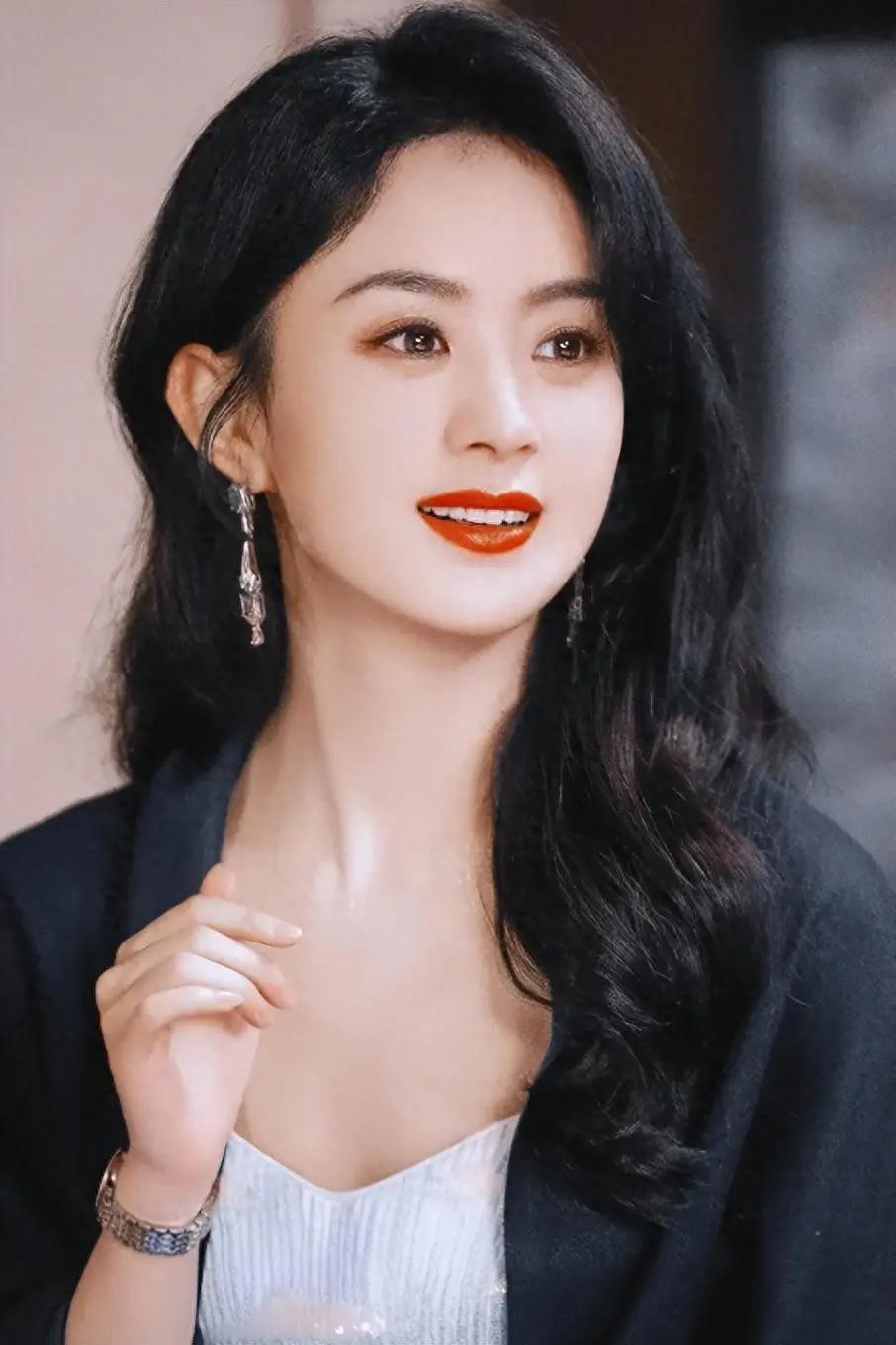 年轻一代的演员里，最令人佩服的就是赵丽颖了！不是因为她演技好，而是她明明有大