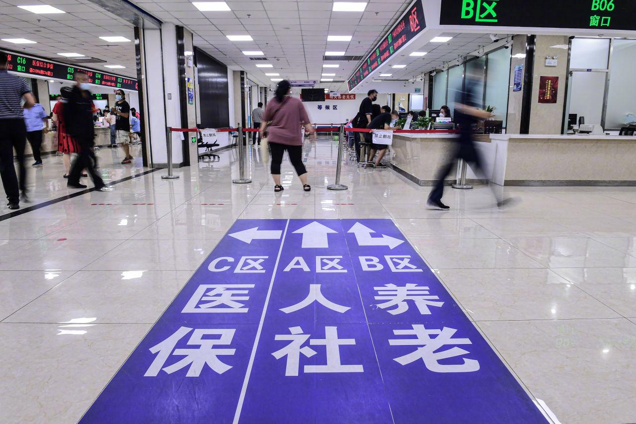 “编外人员”竟能贪走2500万！篡改社保信息，342人上当2025年初，陕