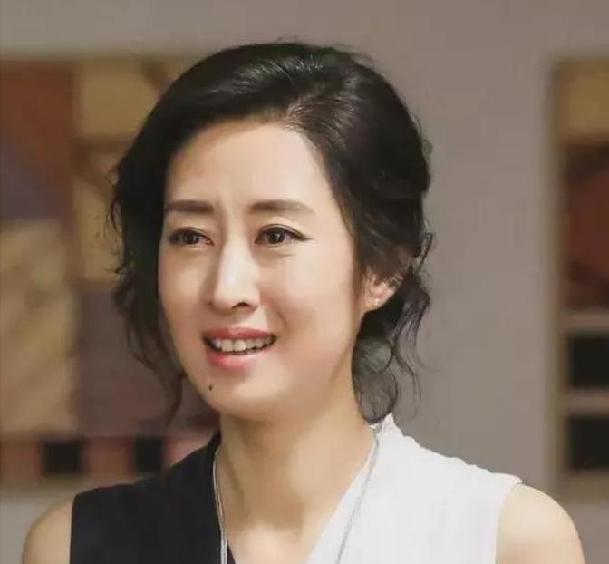 2013年，刘敏涛在日本街头向丈夫要20块买雪糕，丈夫却说“喝水就行，吃雪糕干吗