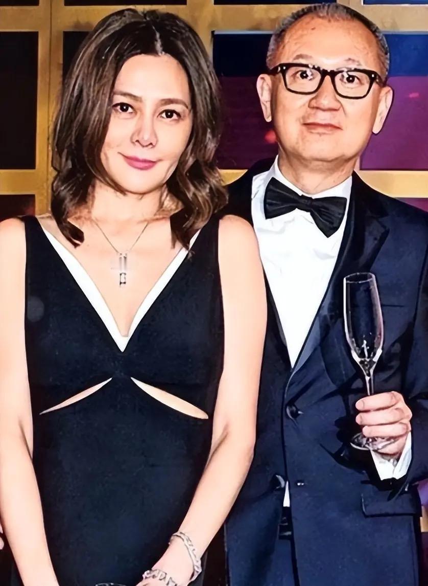 非常有道理的话：“一个男人如果得不到这个女人的身体，他就不会爱这个女人。男人接近