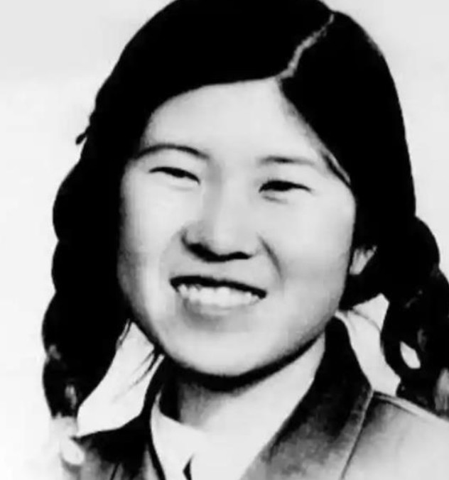 1958年，杨虎城的女儿杨拯陆在婚礼前夕神秘失踪，数日后，在严寒的冰雪覆盖下，终