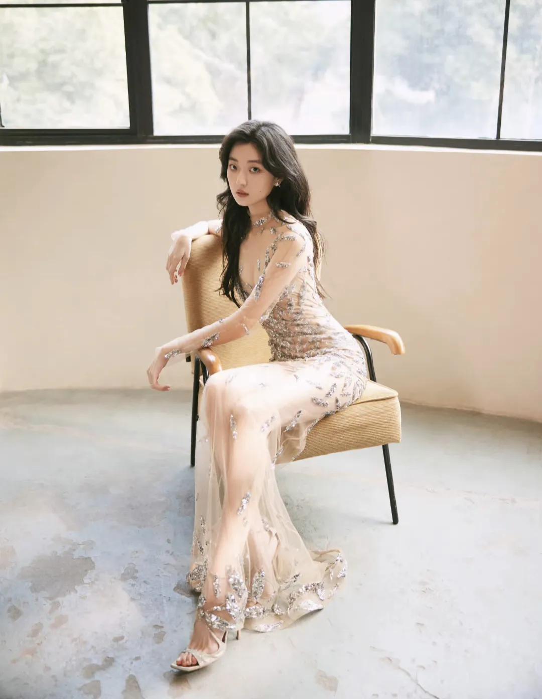 女星孙千时尚写真：靓丽风采、姣美容颜