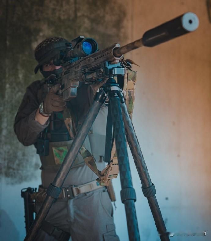 当地时间2月10日，哥伦比亚总统佩特罗自称险遭暗杀，他于9日晚乘坐直升机前往科尔