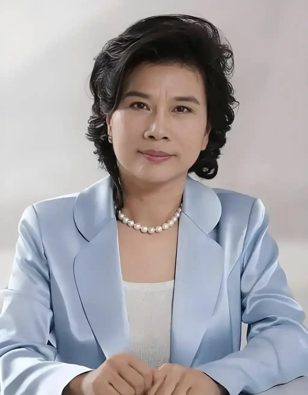 一次，俞敏洪问董明珠：“为什么你丈夫去世将近30年你都没有再婚？”面对这个