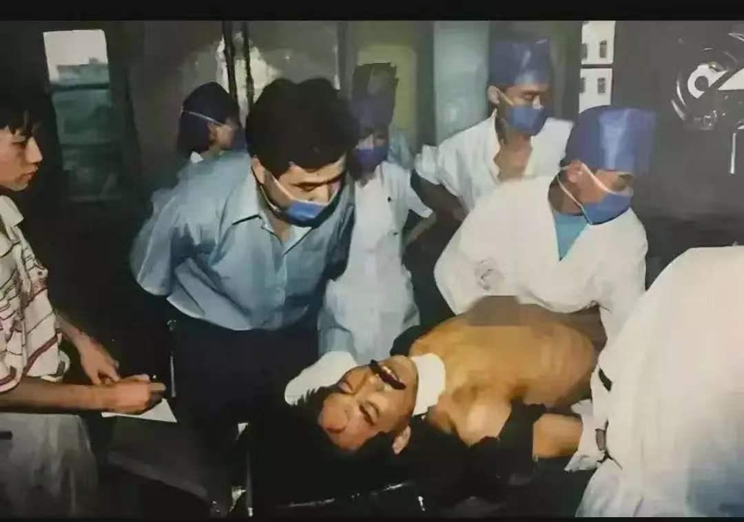 1999年7月23日中午12时许，合肥市安庆路与六安路交口附近的安徽省工业设备安