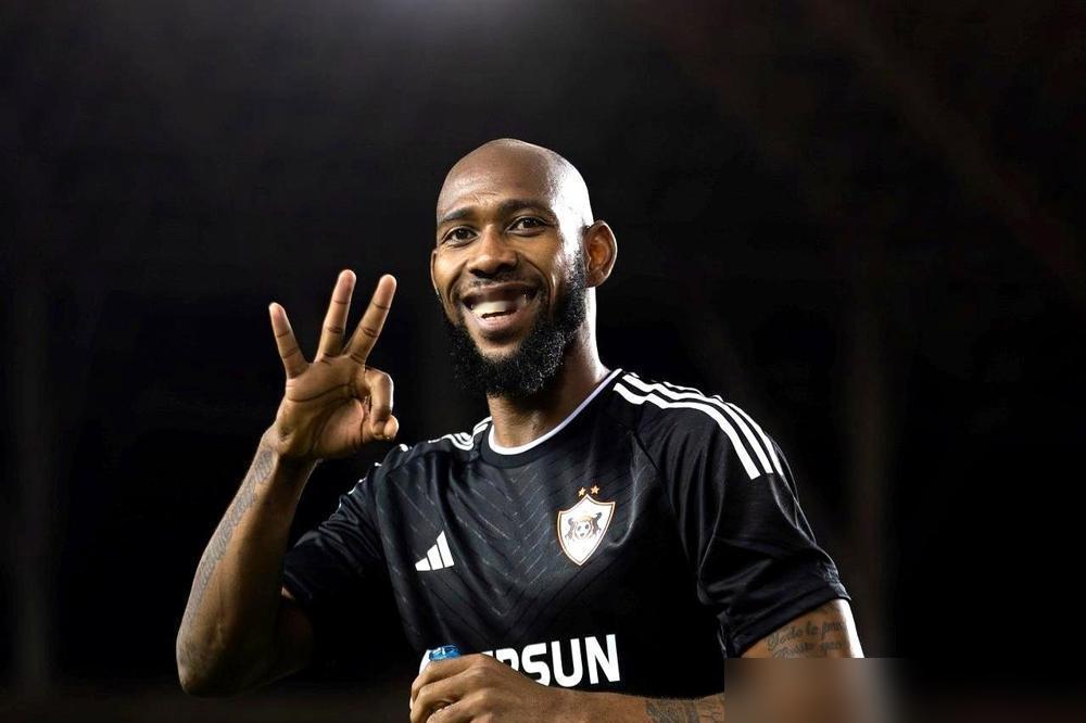 成都蓉城这波砸钱的姿势真够野，三千万人民币买个“暴力基因”回来，我是真替成都的球