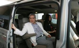 “白嫖”空姐三年，2013年著名经济学家联合妻子，夺回两套房，还倒赚900万分手