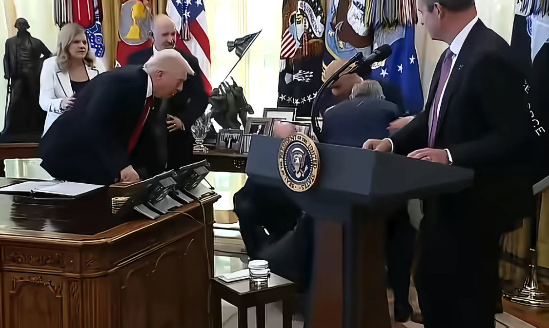 感觉他们真的每天都有在刷抖音，连直播带货套路都学明白了[笑着哭]​​​