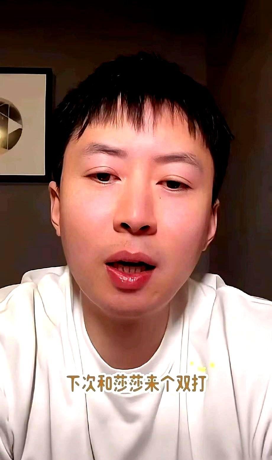 方博说他和莎莎打混双，像打11:1——不是他不行，是莎莎太稳了。她一上场，搭档