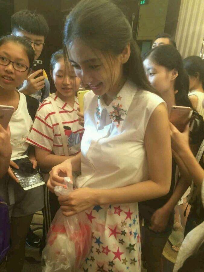 那个时候杨颖的身材已经不青涩了！杨颖路人视角好身材练起来好身材就要不断的雕