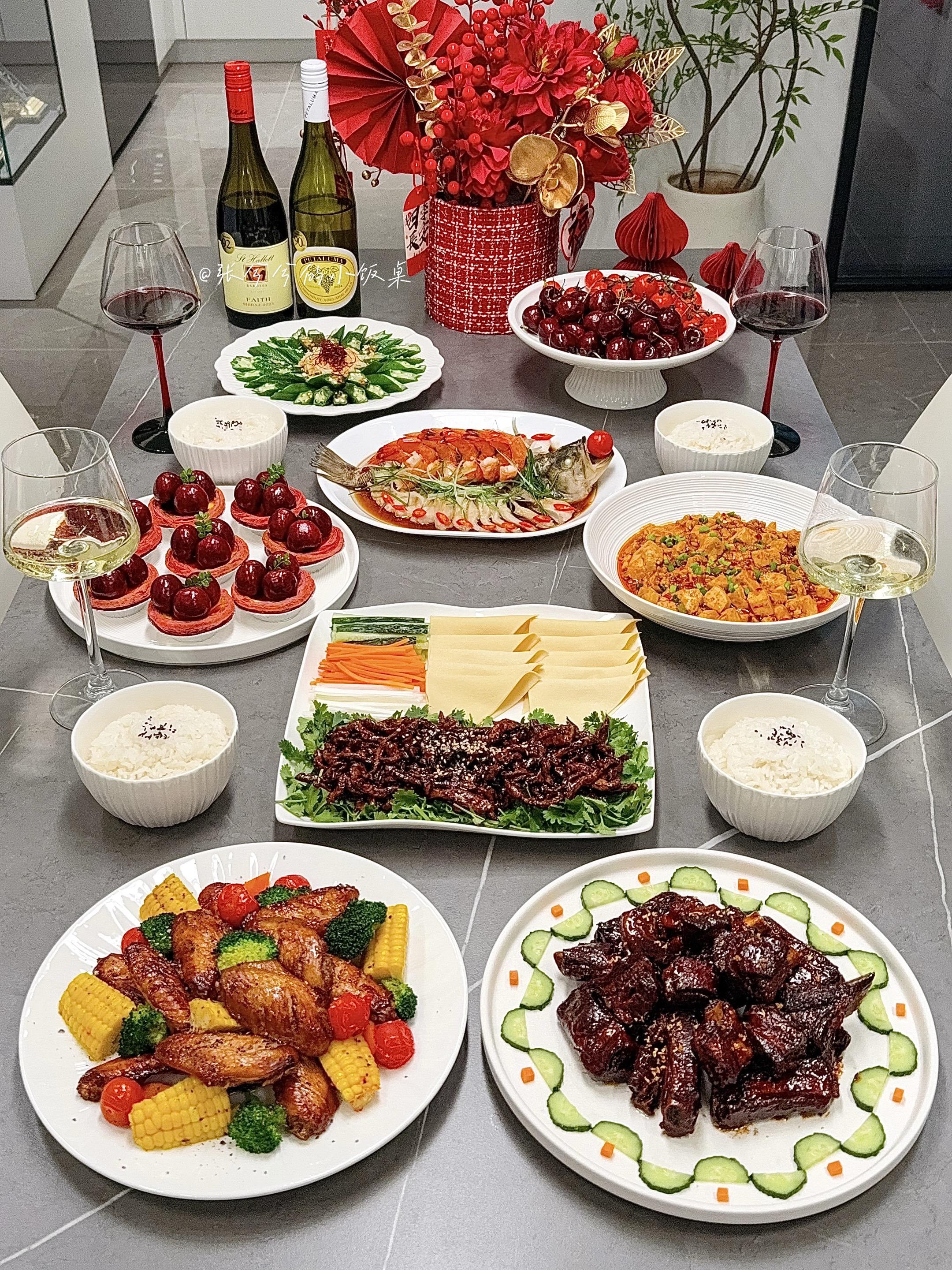 新年家宴｜团圆的仪式感，是熟悉的家的味道。又一年要热热闹闹地结束啦！ ...