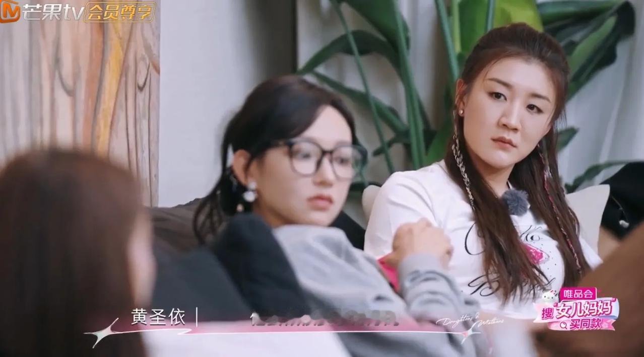 黄圣依儿子安迪想各种讨好同学。黄圣依极力劝阻与反对。程潇表示自己有不同