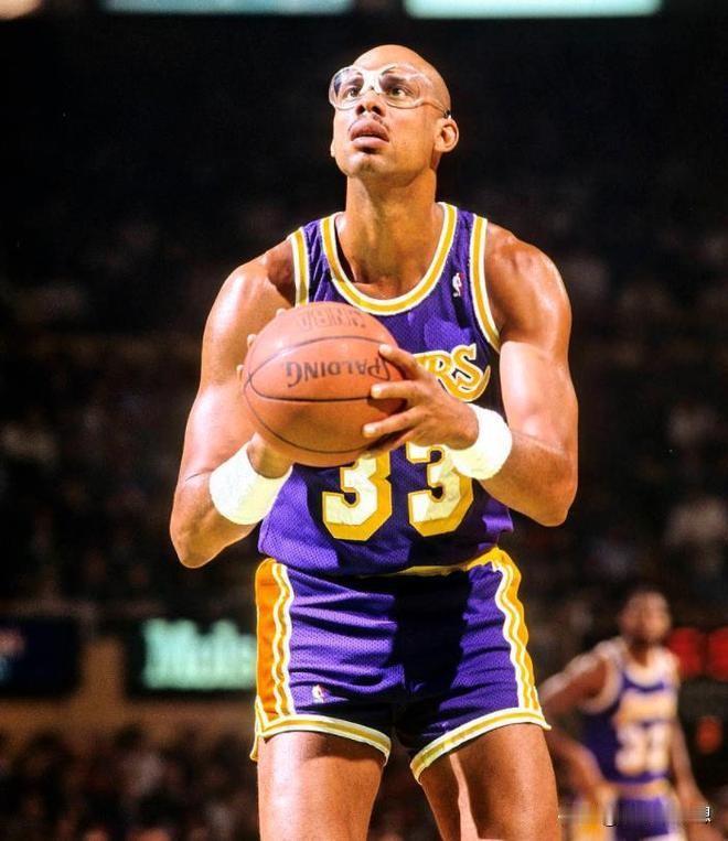 NBA历史低位单打最强十大球星！你们还能想到谁？1.奥拉朱旺2冠、1