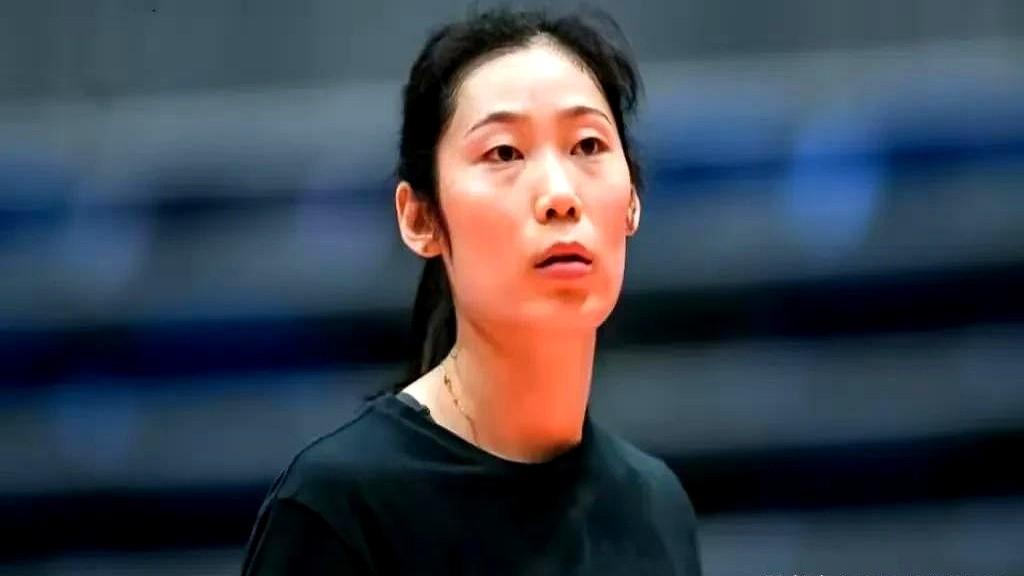 承认别人比自己强很难吗惠若琪近日称“中国女排不迷信任何人”，结合其帮扶对象郑