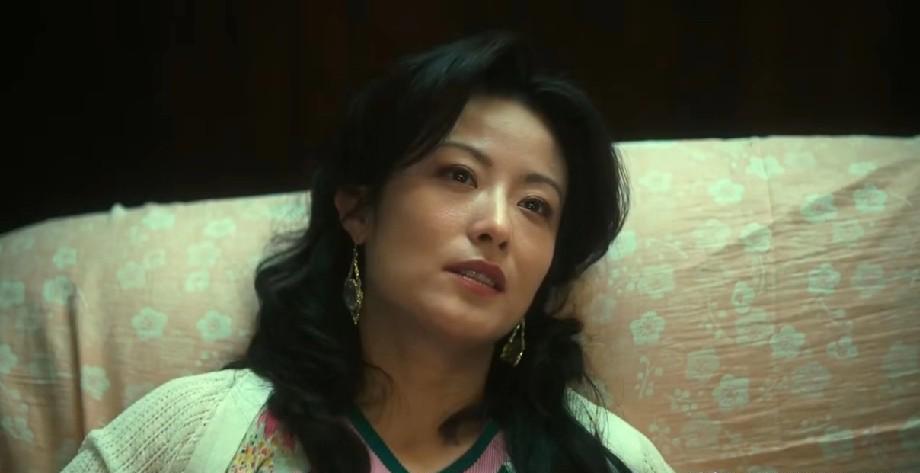 两个孕妇，用子宫当盾牌。唐嫣的眼泪还没干，红月已经怀上了孩子——只为护住她。