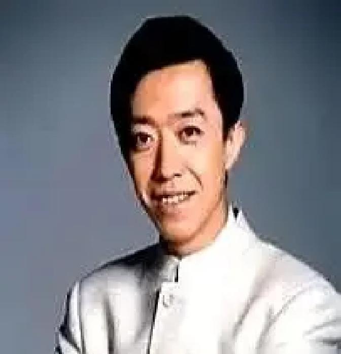 李菁出现在烧饼的婚宴上，不是新闻。他和郭德纲全程没同框，也不是新闻。真正的新