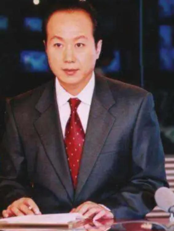 著名主持人罗京，去世多年后，母亲患上老年痴呆，没曾想，妻子带着儿子改嫁了一位富商