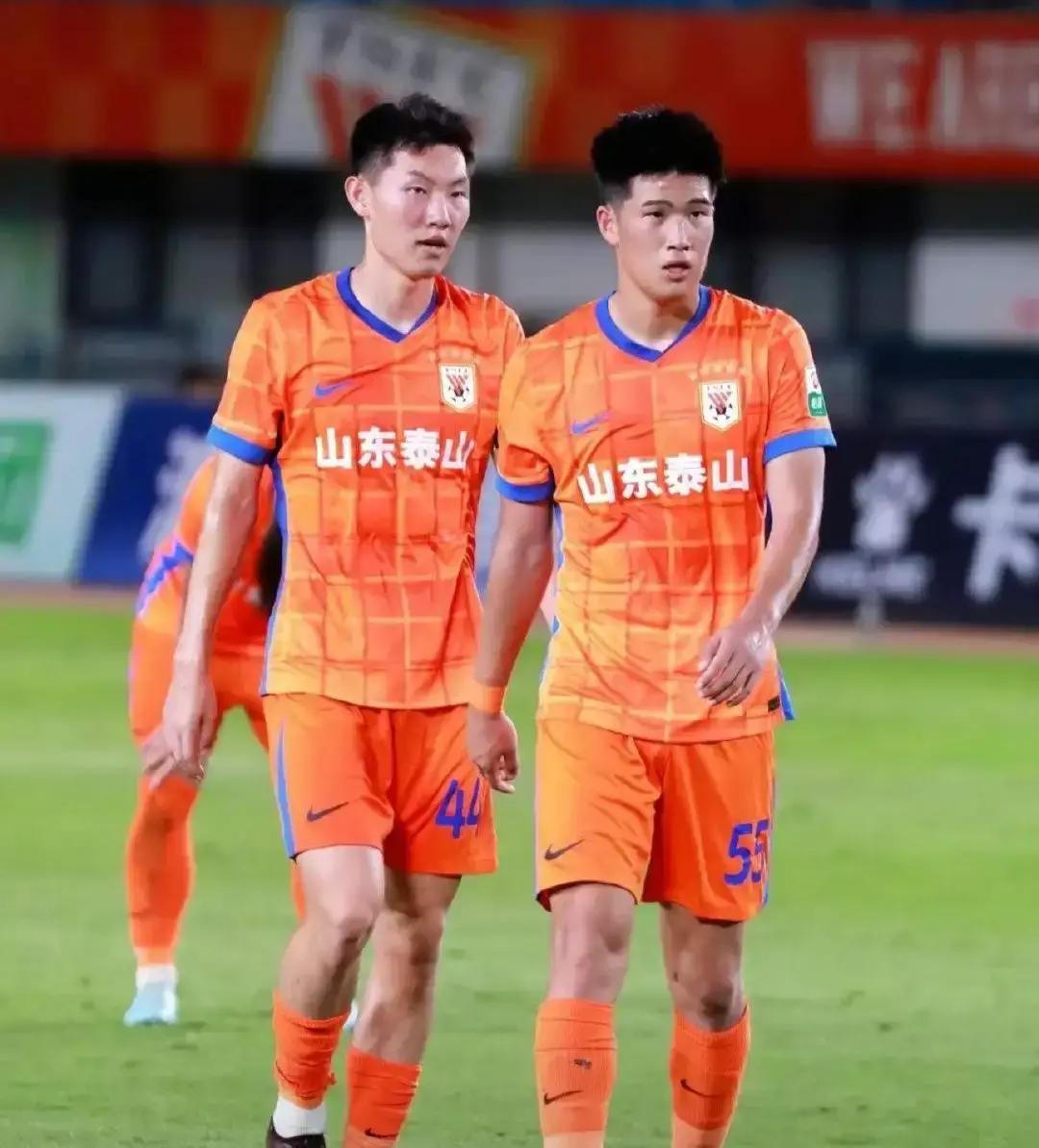 史松宸真去辽宁铁人了？训练场照片、定位都摆那儿，基本坐实。泰山这波操作够干