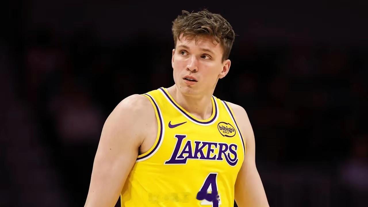 克内克特垃圾时间上场4投4中连拿10分！湖人不交易他，也不让他上场！湖人到底想干