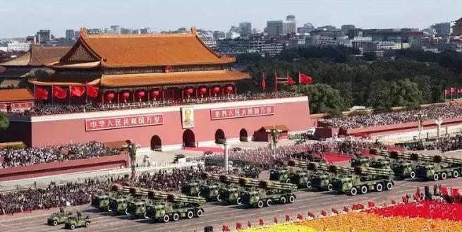 我们对付日本军国主义的打法变了，原来一味的强调日本要反思，要道歉，到正面二战历史