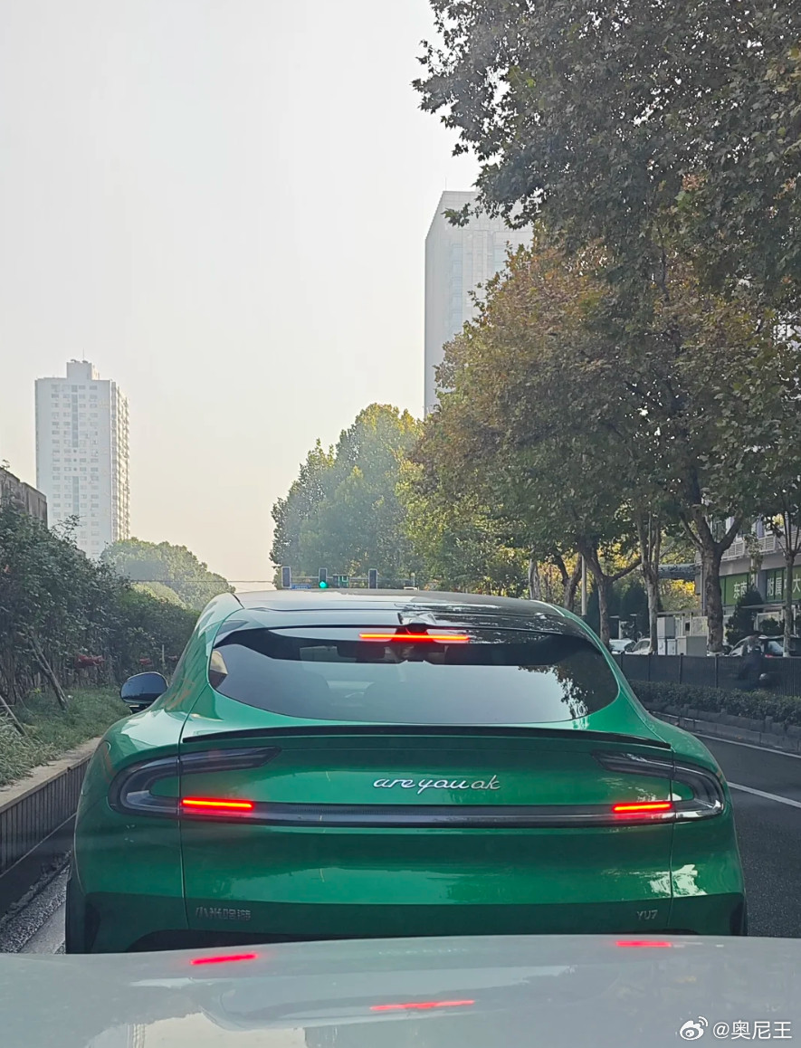要被小米车主的车标笑死！
