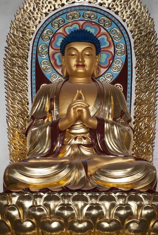 恭敬本师释迦牟尼佛诞辰日农历四月初八，是娑婆世界教主本师释迦牟尼佛的诞辰之日