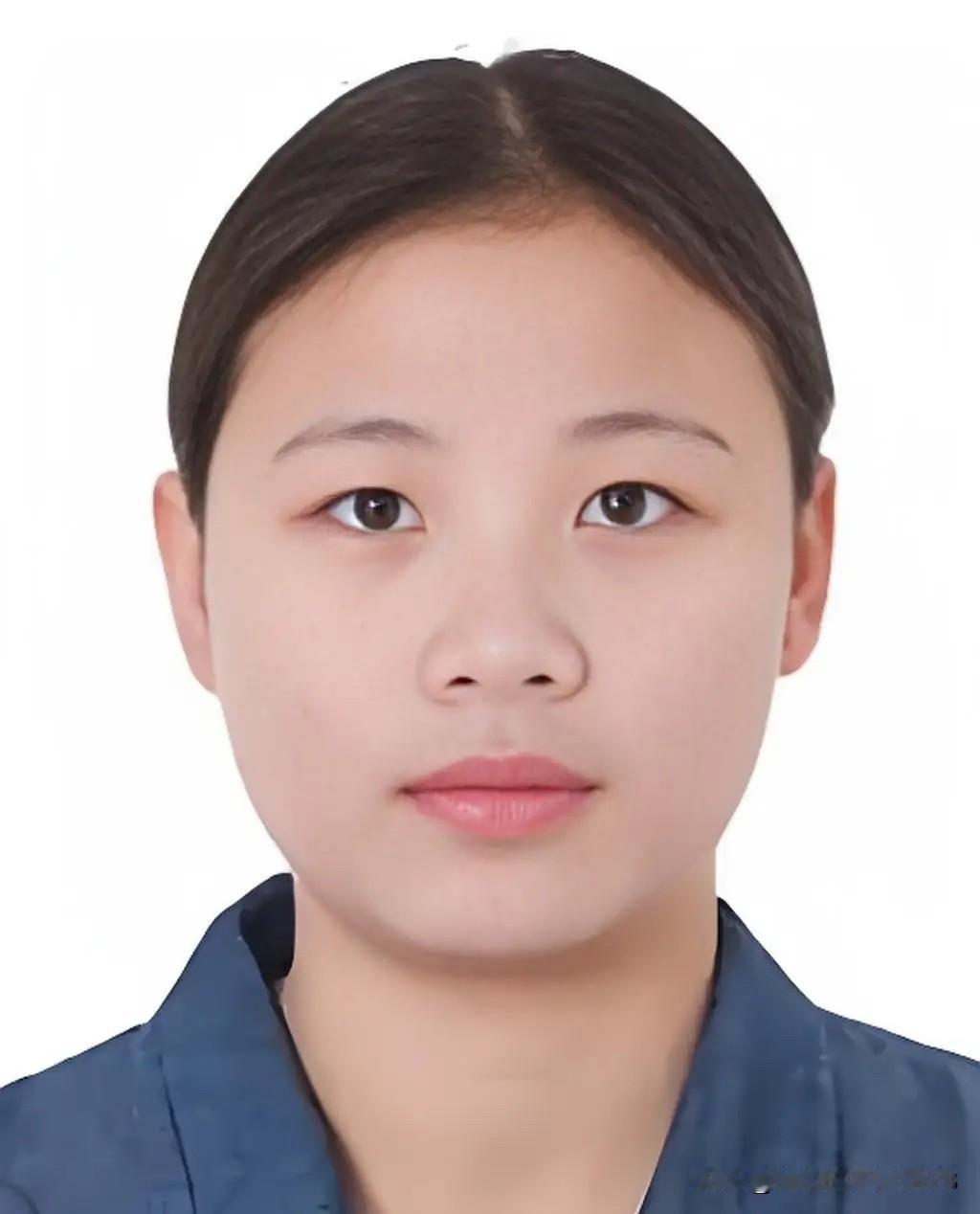 27岁女子组织卖淫集团被悬赏通缉单看长相，我觉得这女的长的还挺漂亮的。如果皮肤再