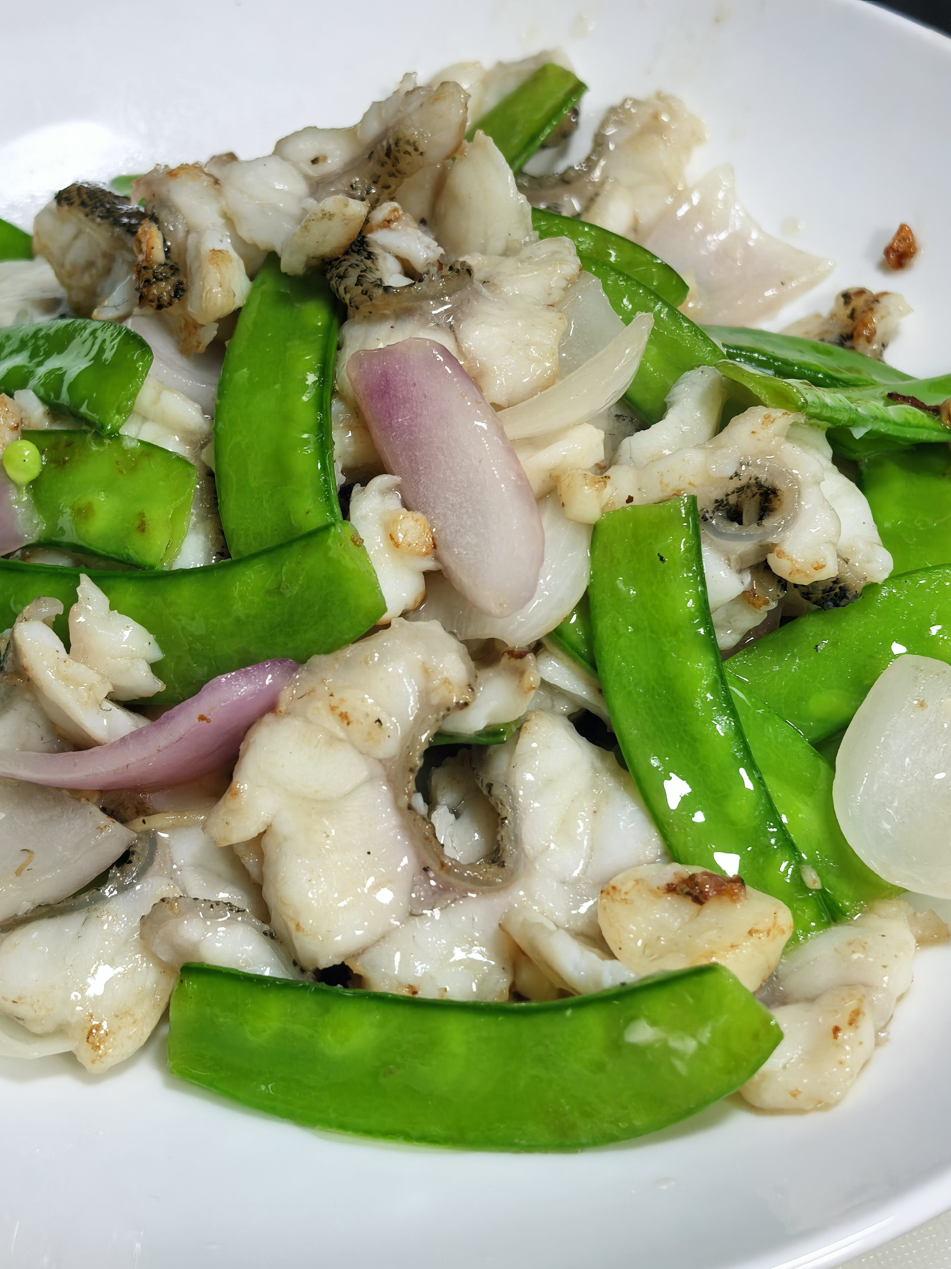 午餐：荷兰豆炒石斑鱼片，华梅焖排骨，樟树港辣椒炒肉，丝瓜炒鸡蛋，豆角焖鸡翅中，蒜