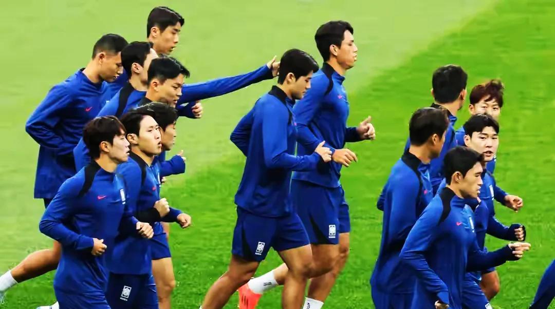 韩国男足和日本男足一样过分，太不尊重中国男足的硬实力了，一个东亚杯，他们竟然当成