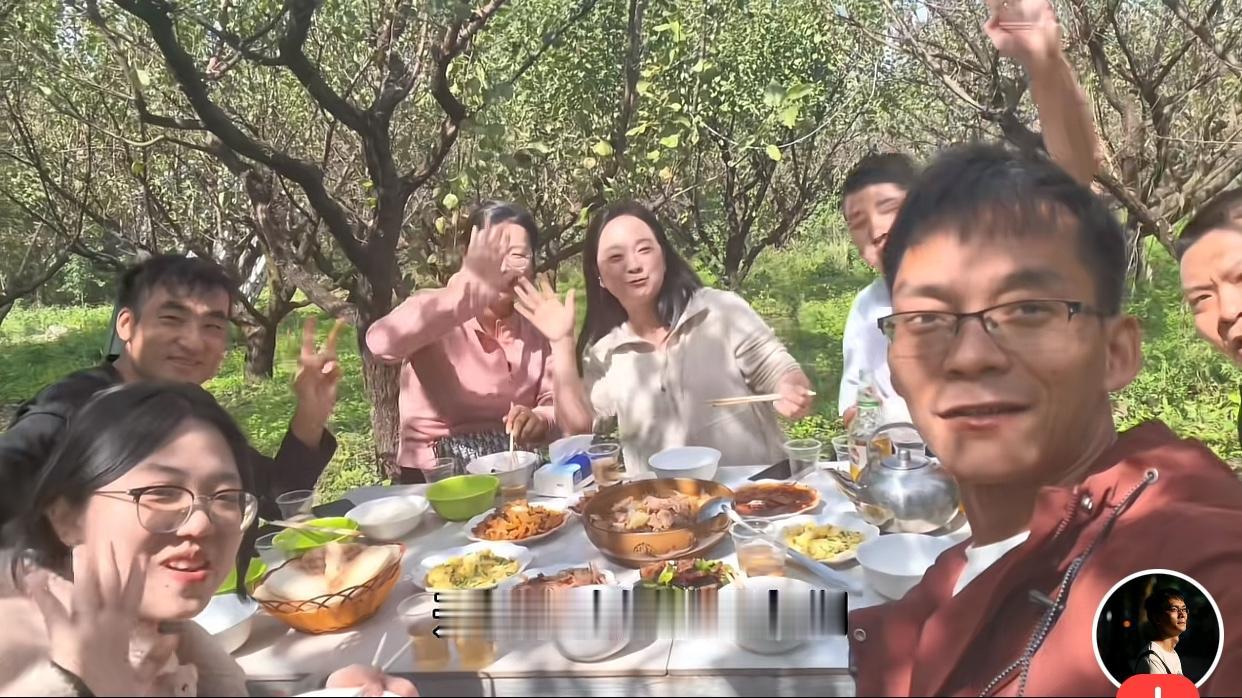 唐尚珺去陕西直播带货猕猴桃5天，终于结束行程，准备返回华南师范大学继续上学了。