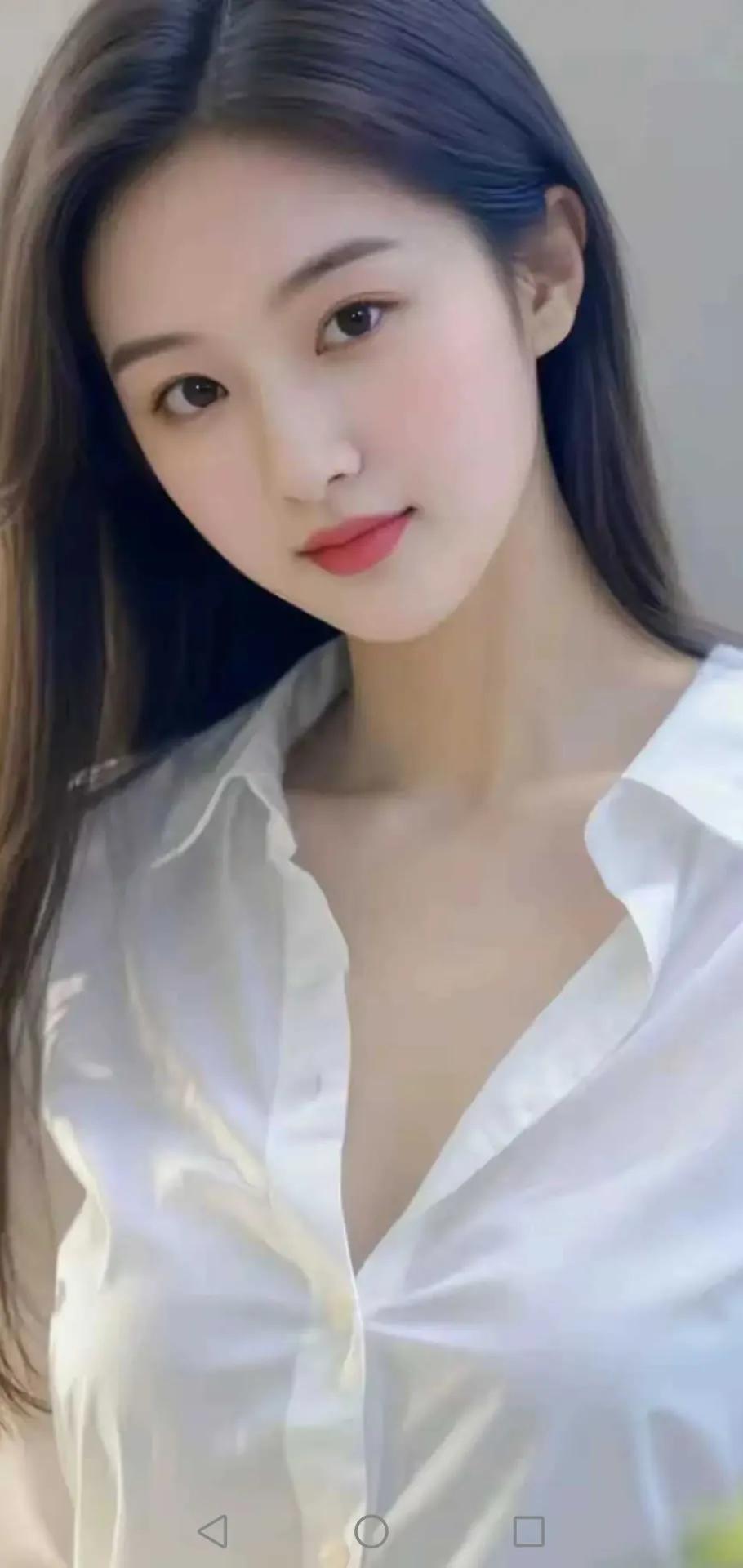 清新脱俗的少女，白衬衫的简约魅力