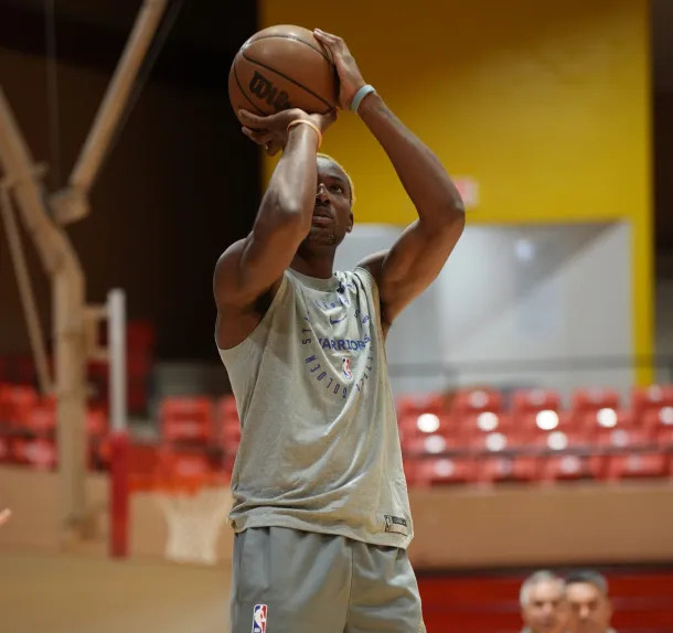 金州勇士被问你觉得勇士队真的会为了交易库明加，主动搭上选秀权这类筹码，而非坐等