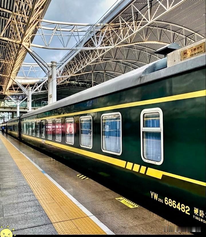 我和老公今年过年，果断选绿皮火车回家！这哪是慢车，分明是“省钱神器”！高铁