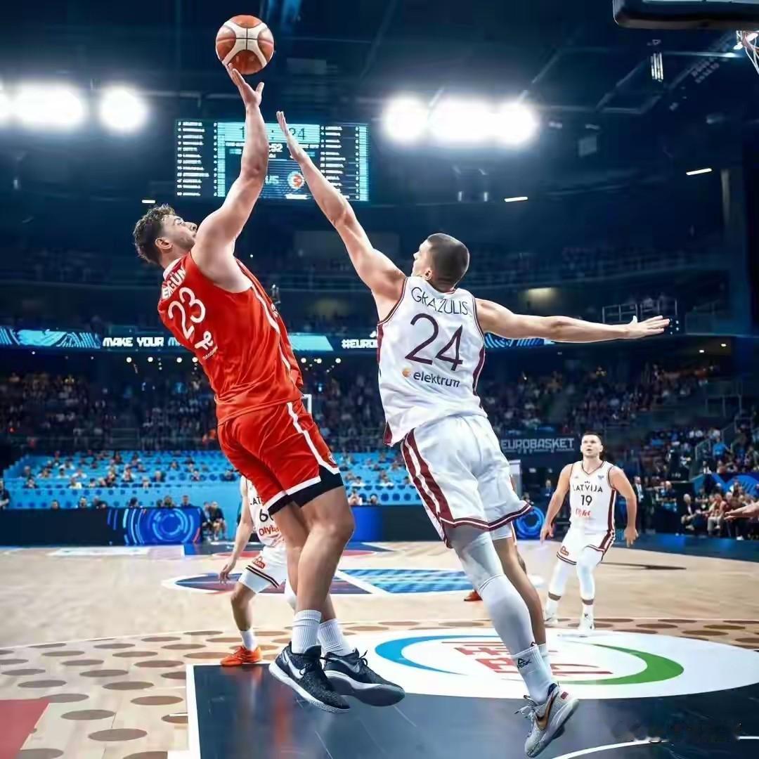 乌度卡谈申京:不光拿下欧锦赛MVP，回到联盟也志在必得今天早些时候，火箭队主教