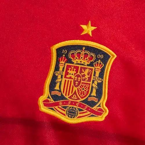 西班牙参加世界杯92年来首次没有皇马球员，其实西班牙大赛中没有皇马球员还有在20