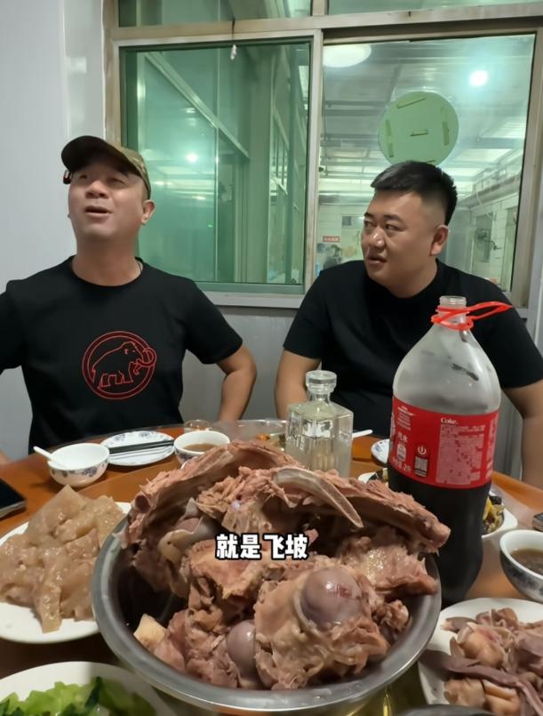石家庄“贷款王”这波赚大了，没想到他的朋友圈这么豪横，怪不得不愁贷款破产的张晓民