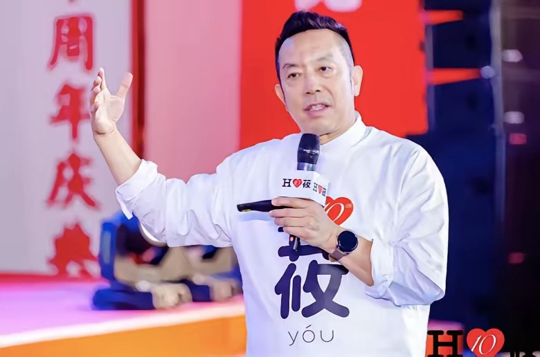 出来混，早晚是要还的。这句话的含金量，还在持续上升。罗永浩和西贝的官司要开庭了。一年前他发了条微博，