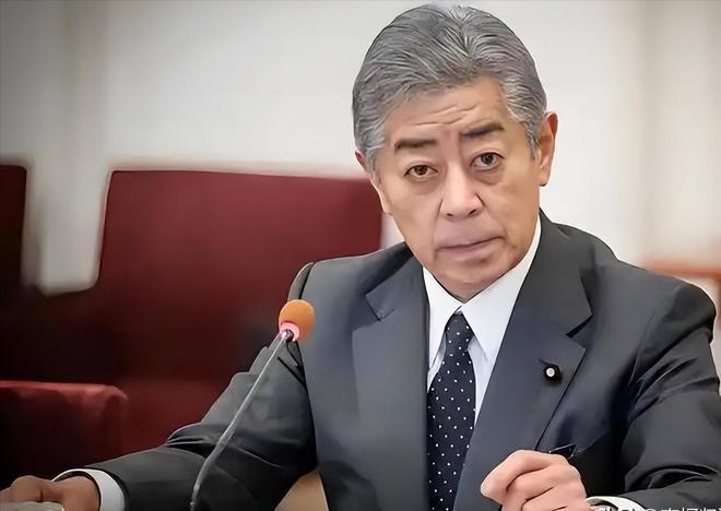 日本想给高市早苗找个台阶，中方却没打算顺手接过来！岩屋毅访华时提出，高市撤回涉台