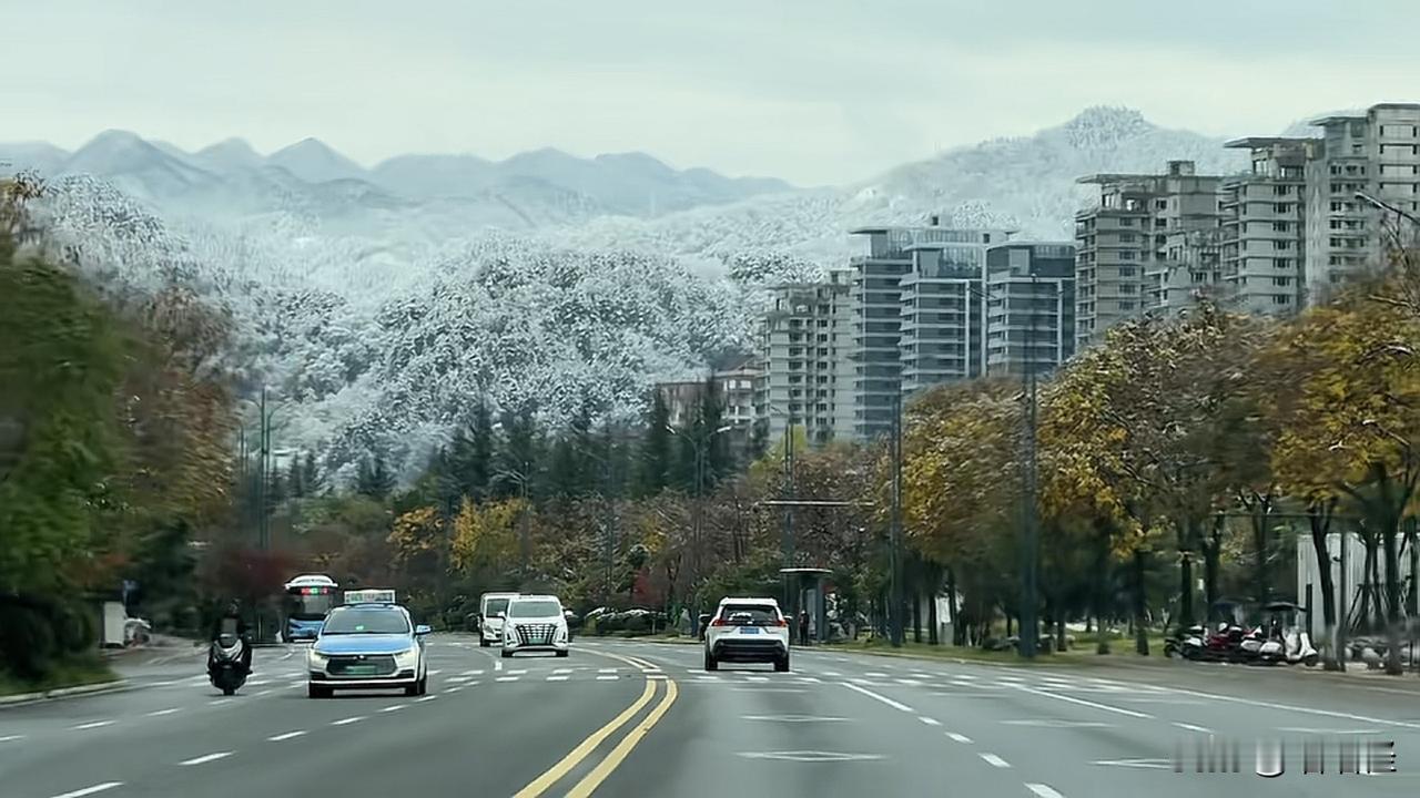 大家肯定不相信，在秦岭的深处，有座这么美丽的仙境之城。要说陕西哪座城市最美丽，