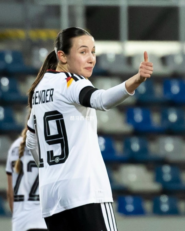 曾经有球友私下问我，江苏女足的霍悦欣能不能去勒沃库森女足呢？我的回答是完全可以，