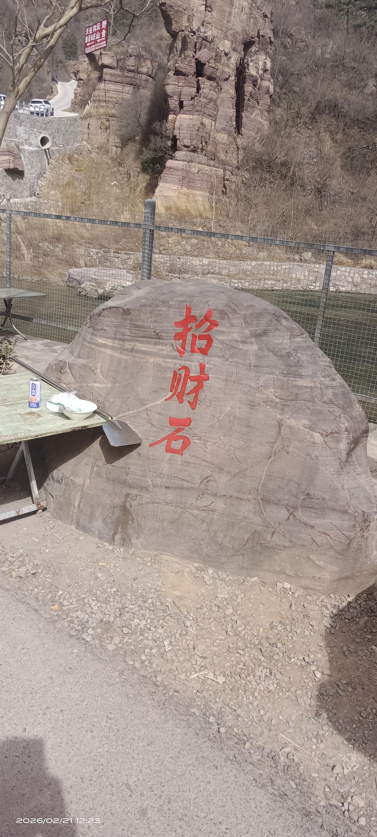 孩子发脾气,家长可以怎么做?孩子发脾气时，家长先得稳住自己。别一上来就火冒三丈