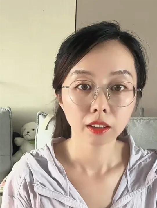 田静今天说，自己最大的问题就是解释的太晚了！田静今天下午直播卖货，田静说，自