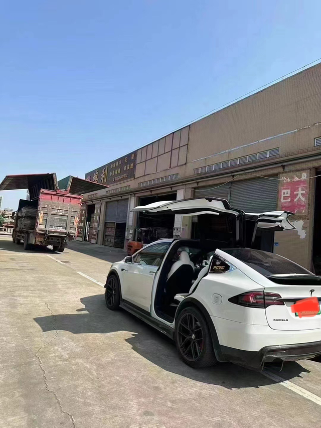 听说你也有鹰翼门找到特斯拉的鹰翼门的灵感源泉了真是亲兄弟见面笑死了