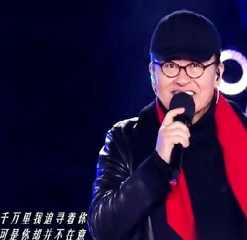 B站那场户外跨年，镜头扫到刘欢，全场观众心里都咯噔一下。62岁，上海零下的海边