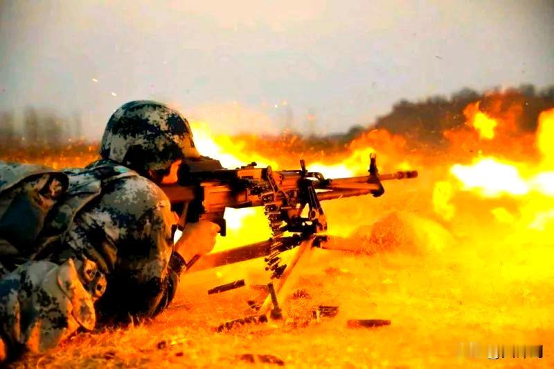 首先是射程优势，1000米外就能在步兵冲锋的必经路线上构建交叉火力网，远超出普通