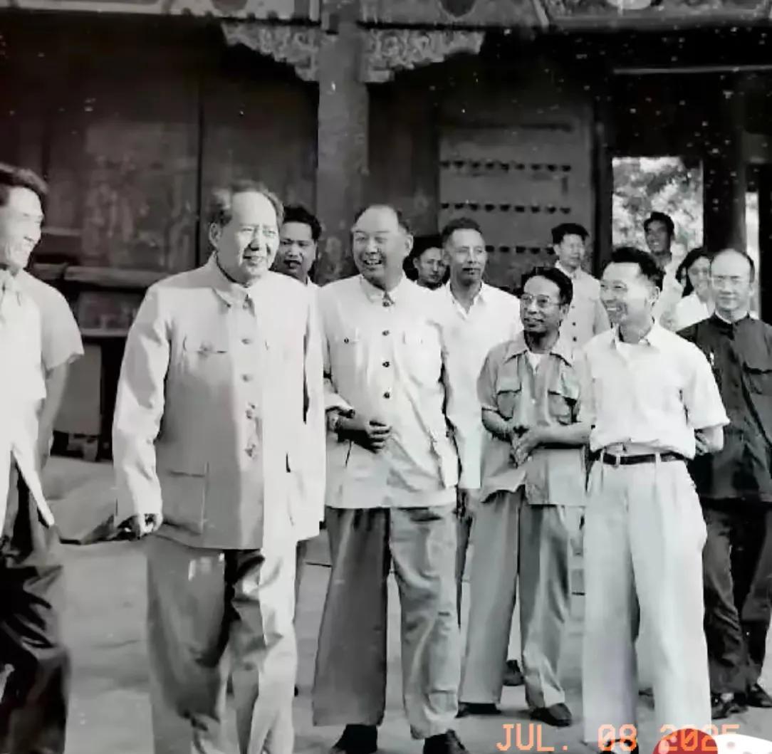历史老照片。伟人的身影，难得一见的历史老照片，