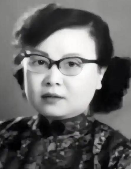 她是中共一大女叛徒，被蒋介石擒获后迅速投敌倒戈，1949年随老蒋败退台湾，然而离