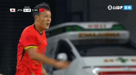 对阵日本队少有的亮点！王钰栋150万欧元的身价这个球最起码打出了120万欧元。东
